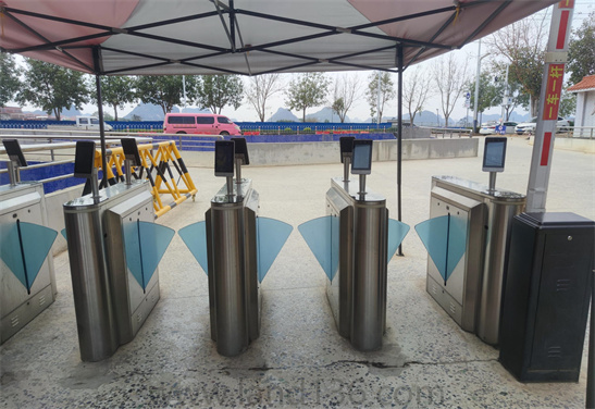 广西科技学院智慧人行通道